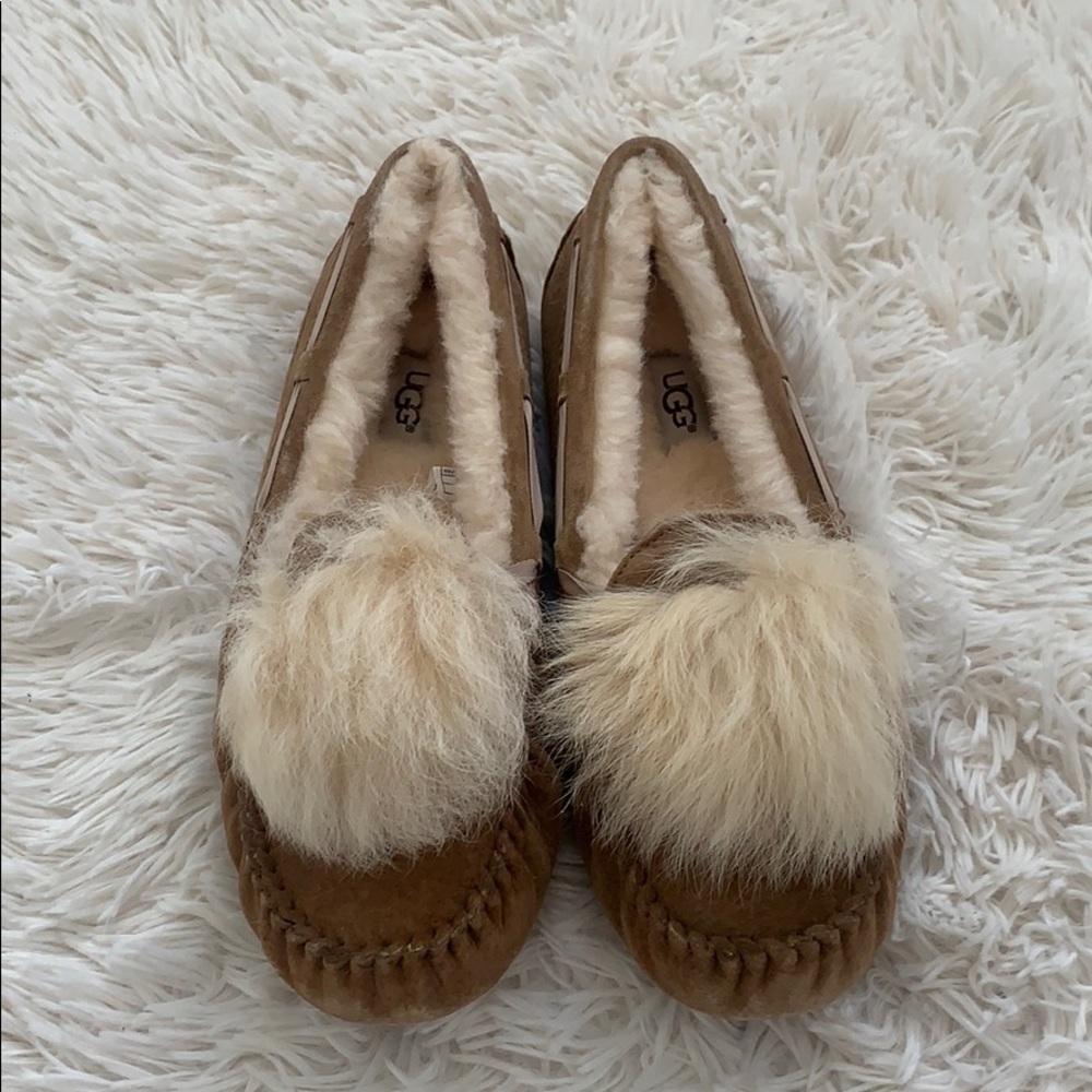 authentic UGG Dakota Pom Pom Moccasins - Picture 3 of 8